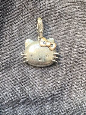 Kimora lee Simmons hello kitty pendant